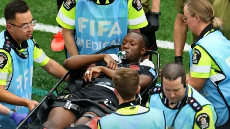 Canadian Player Ismael Koné Suffers Serious Leg Injury in Match Against Qatar