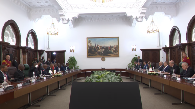 Algerian and Angolan Presidents Hold Expanded Delegation Meetings