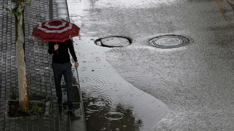 Algeria Faces Dual Weather Threats: Thunderstorms and Heatwaves