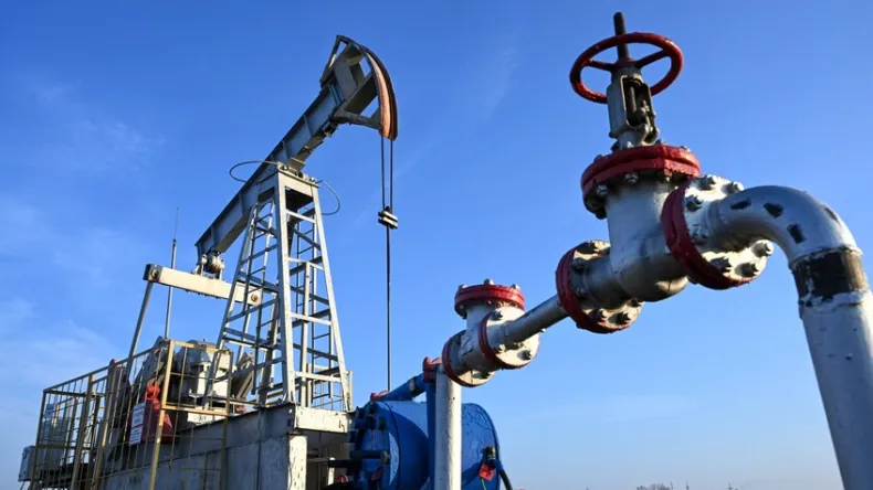 Oil Prices Surge Amid US-Iran Tensions and Houthi Threats
