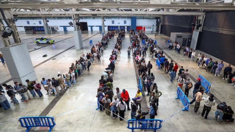 Spain Grants Work Permits to Hundreds of Thousands of Undocumented Immigrants