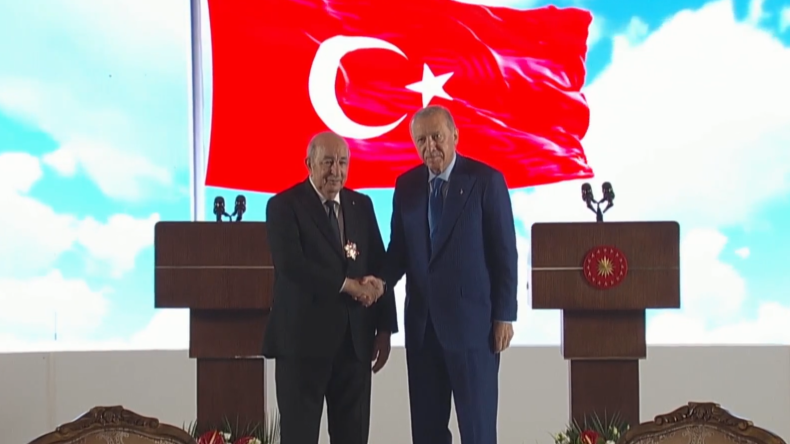 Algerian President Honored in Turkey, Exchanges State Medals