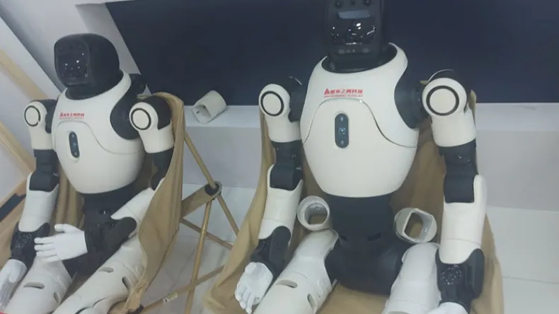 Robots Showcase Advanced Skills at Beijing Trade Fair