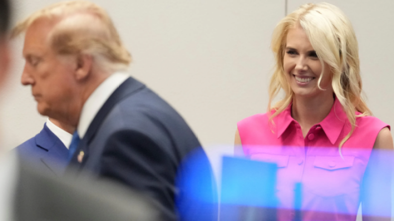 Trump's $135,000 in Holiday Cash Gifts to White House Staff Revealed