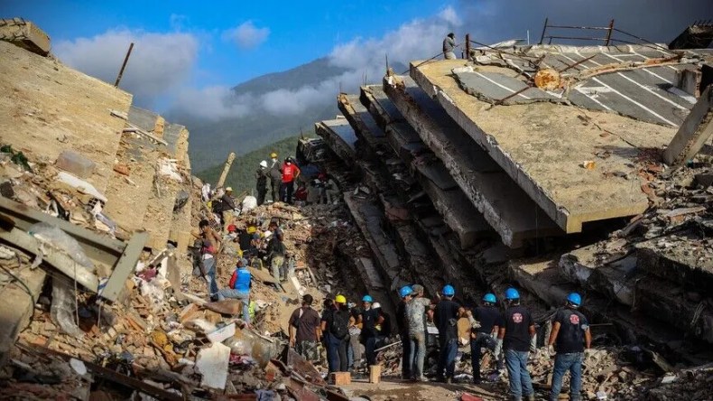 Venezuela Earthquake Death Toll Climbs to 2,645