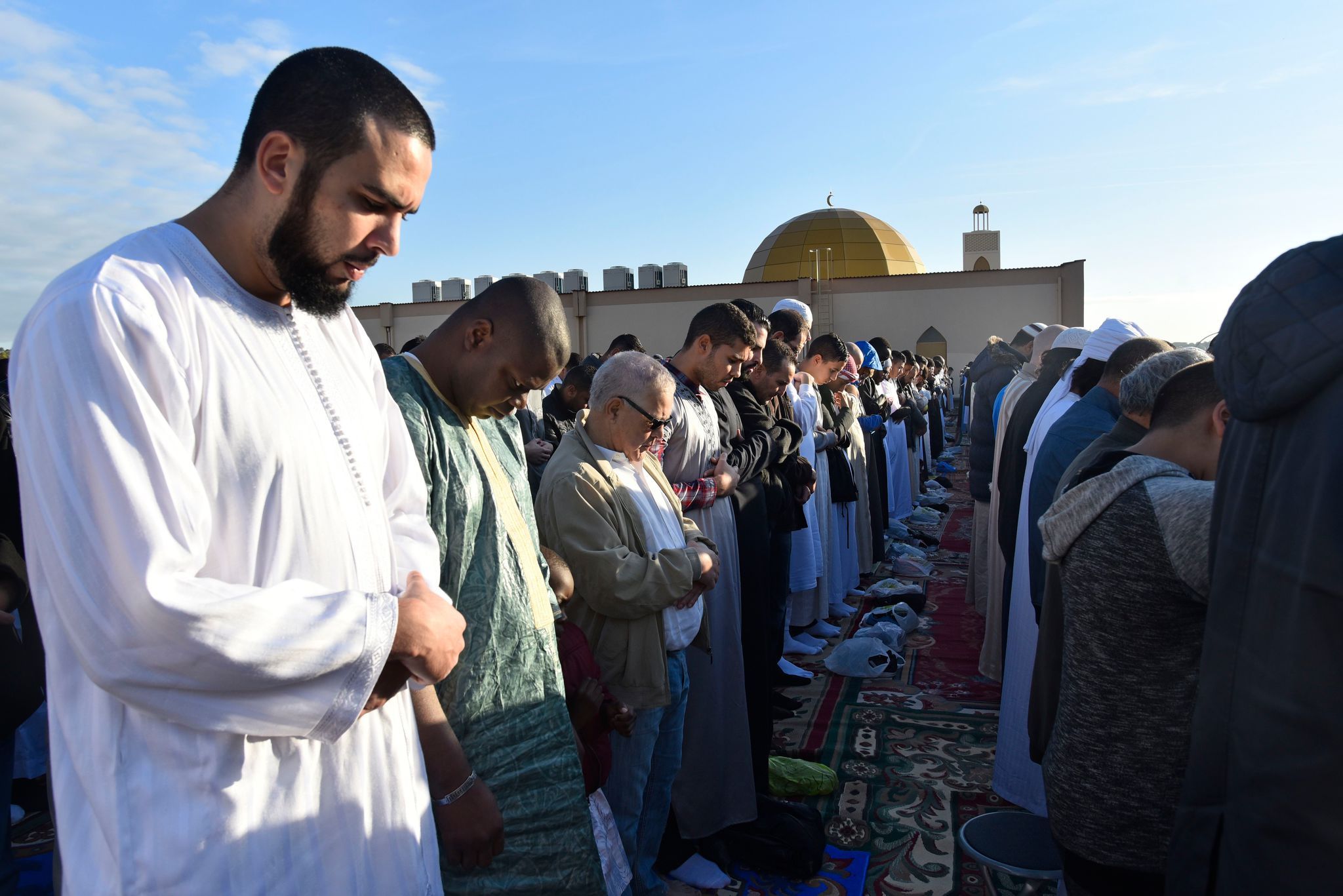 Priere-Aid-El-Kebir-terrasse-mosquee-Al-Ihsan-Argenteuil-France_0