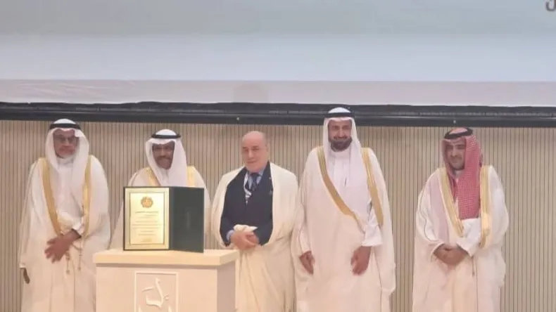 تتويج الجزائر بالجائزة البرونزية لـ”جائزة لبَّيْتُمْ”